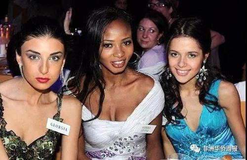 中國僑網(wǎng)來自非洲國家塞拉利昂的“80后”世界小姐瑪麗亞(中)