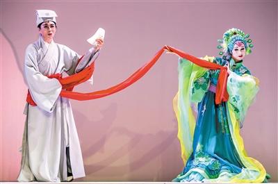 中國僑網(wǎng)《邯鄲記》劇照 廣州日報全媒體記者蘇俊杰 翻拍