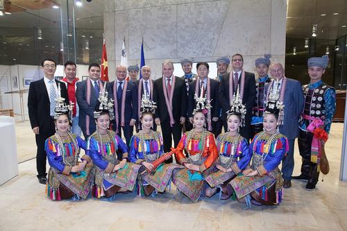 中國僑網(wǎng)合影。