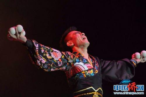 中國僑網(wǎng)雜技演員曹凱