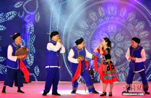 中國僑網(wǎng)資料圖:當(dāng)?shù)貢r(shí)間2017年8月28日,“感知中國——湖南文化走進(jìn)法國”系列活動開幕式在法國巴黎布隆尼亞宮舉行中新社記者 龍劍武 攝