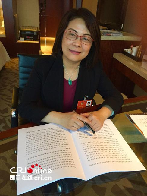 中國僑網(wǎng)吳晶委員接受記者采訪