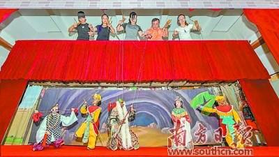 中國僑網(wǎng)木偶戲表演。(袁群華 攝)