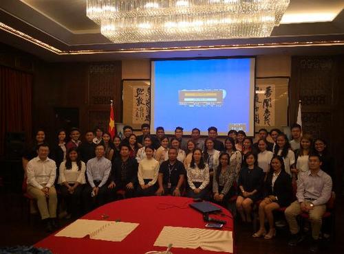 中國(guó)僑網(wǎng)大合照。