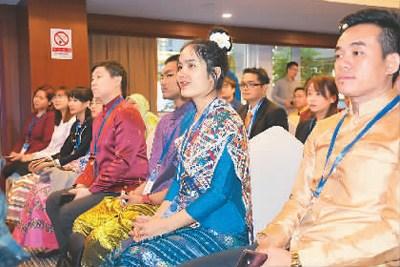 中國僑網(wǎng)圖為參與此次秋令營活動啟動儀式的東盟國家青年代表。