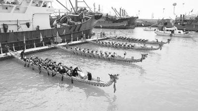 中國僑網(wǎng)林暉毅鏡頭下的龍舟賽。