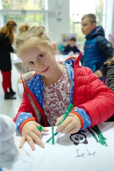 中國(guó)僑網(wǎng)小朋友畫(huà)熊貓