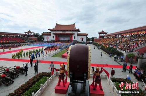 中國僑網(wǎng)資料圖:媽祖典禮在福建省莆田市湄洲島舉行。 張斌 攝