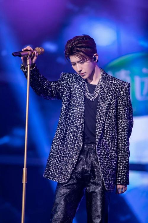 中國僑網(wǎng)《Wait Wait Wait》演唱者:蔡徐坤