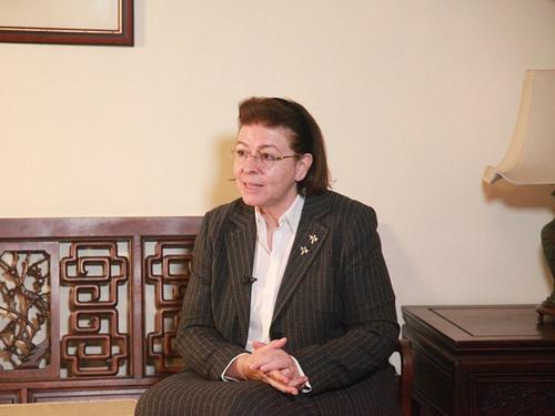 中國僑網(wǎng)希臘文化和體育部長麗娜·門佐妮接受采訪(海外網(wǎng)/王棟 攝)