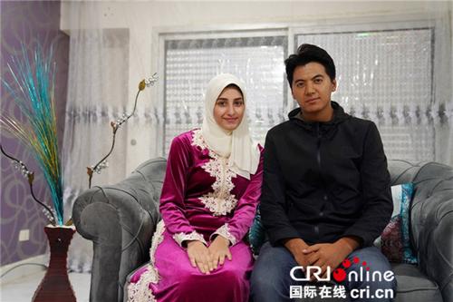 中國(guó)僑網(wǎng)中國(guó)小伙牟榮智和埃及姑娘丹妮婭