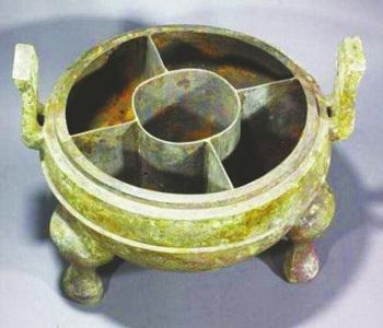 中國僑網(wǎng)漢代分格鼎。(南京博物院藏)