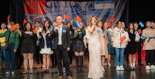 中國(guó)僑網(wǎng)阿根廷賽區(qū)決賽現(xiàn)場(chǎng)(來(lái)源:北京廣播電視臺(tái))