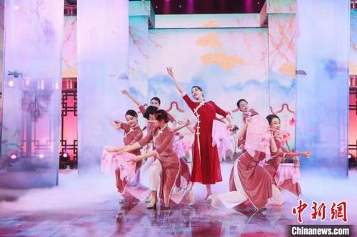 中國僑網(wǎng)節(jié)目錄制現(xiàn)場 廣東廣播電視臺珠江頻道 供圖